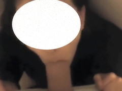 Pompino in bagno a scuola