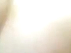 Femme enceinte bien grosse se gode devant sa webcam