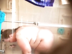 Fat Chrissy Cleans bath tub. Sprays her ass and cunt 5-12-18