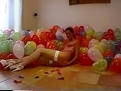 Over 800 ballons burst