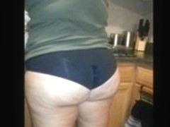 Pawg cooking