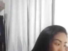 Pri se arrumando no quarto - live