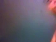 Chubby girl makes a sextape with her bf on the floor