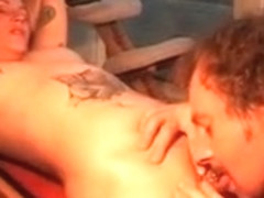 D�s le matin elle se fait d�foncer devant la fen�tre